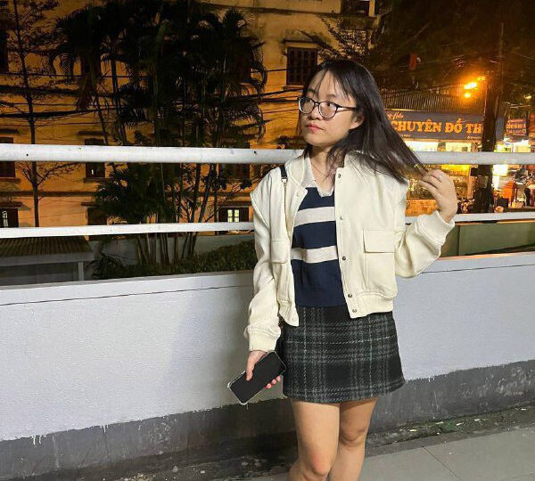 Ảnh 7 của Đụ nằm sấp em sinh viên đeo kính dâm đãng làm em sướng rên rỉ